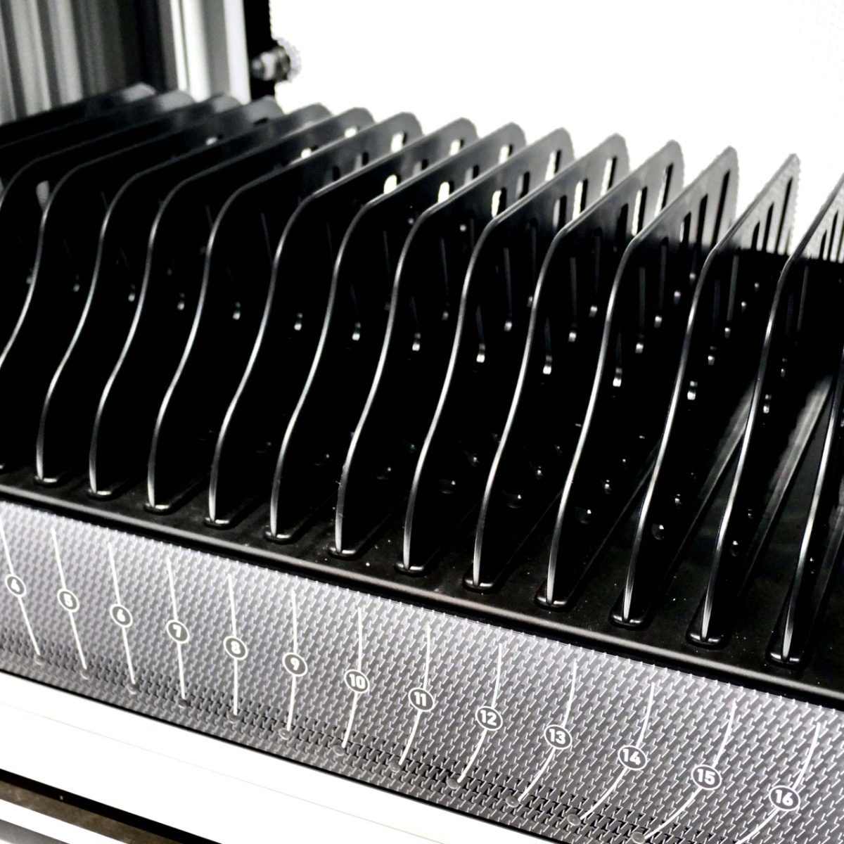 MultiPad 16 Port Desktop Charging Cabinet - Image 5