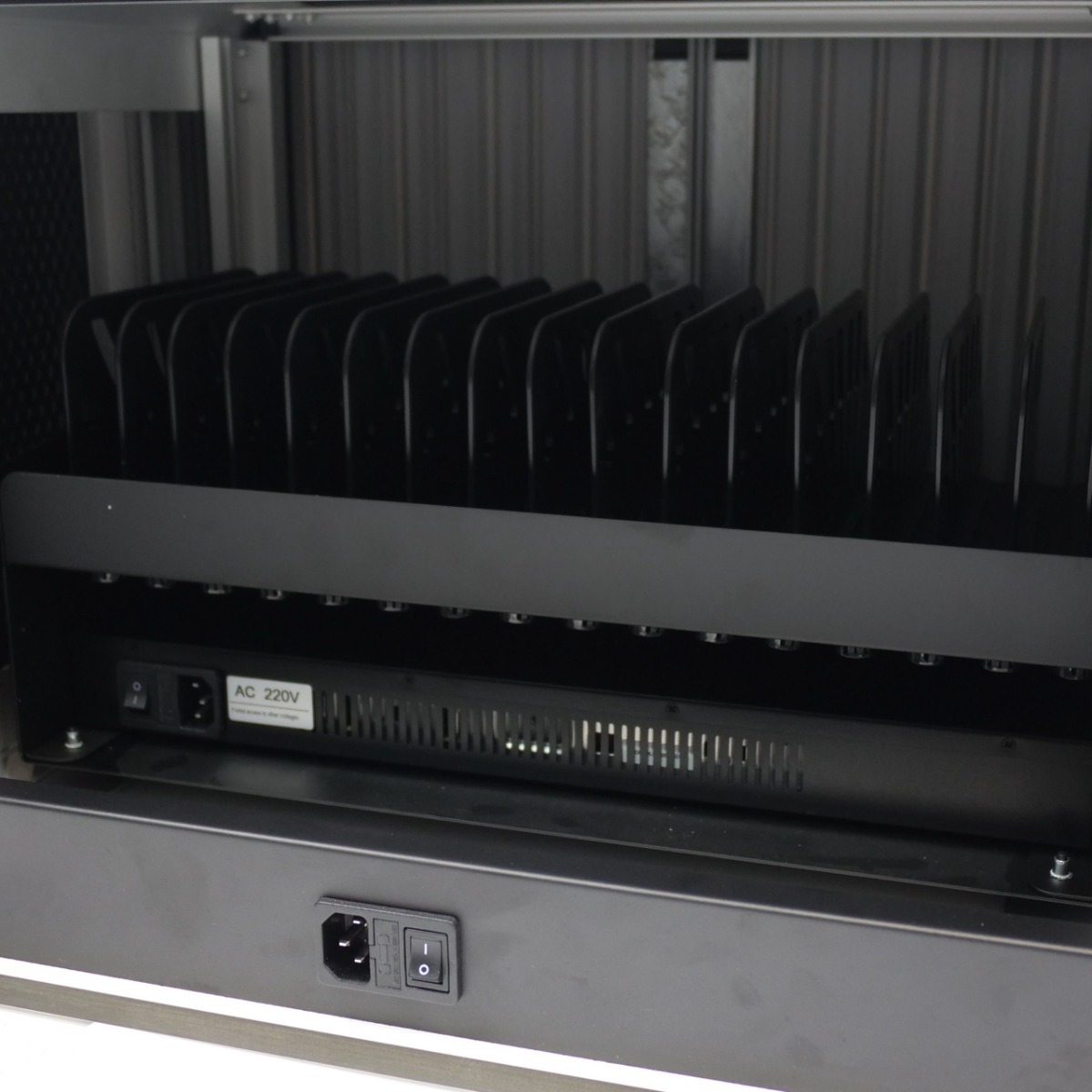 MultiPad 16 Port Desktop Charging Cabinet - Image 10